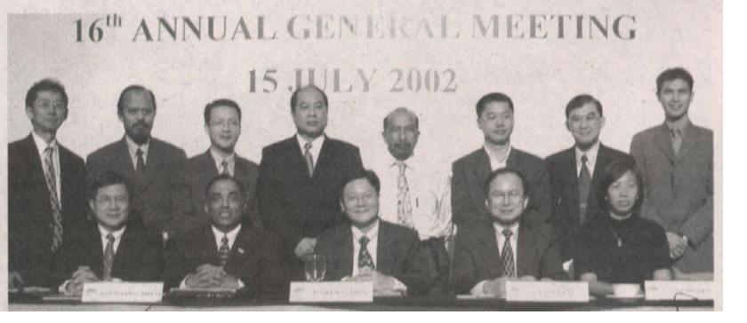 PIKOM council members photographed at the 16th Annual General Meeting, 15 July 2002. Lee Boon Kok is among those pictured.